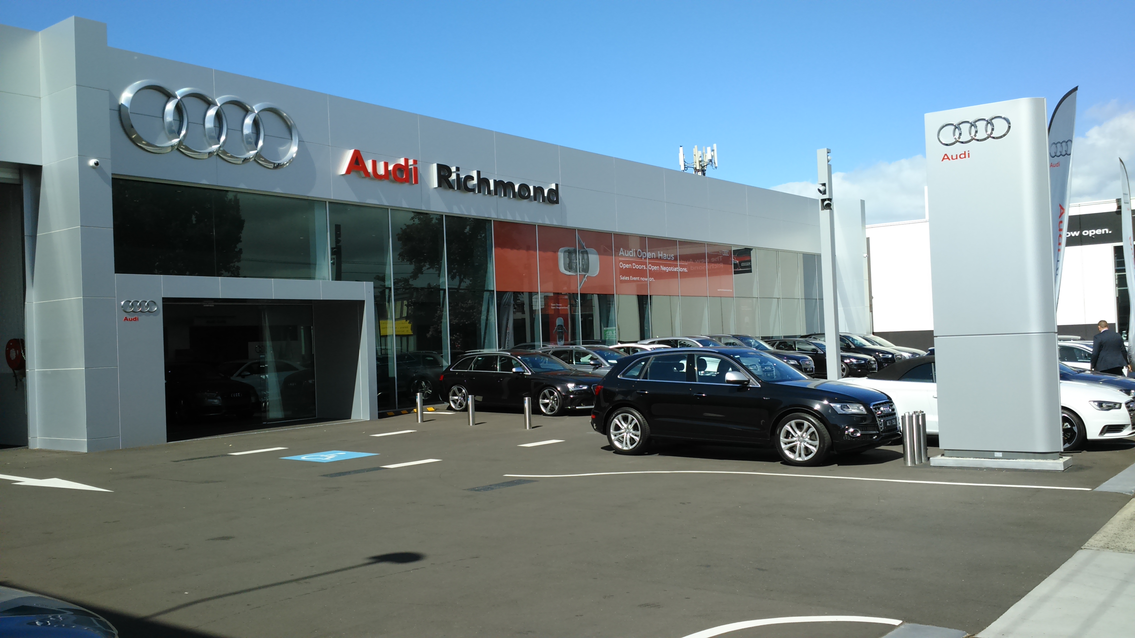 Car Showroom-Audi